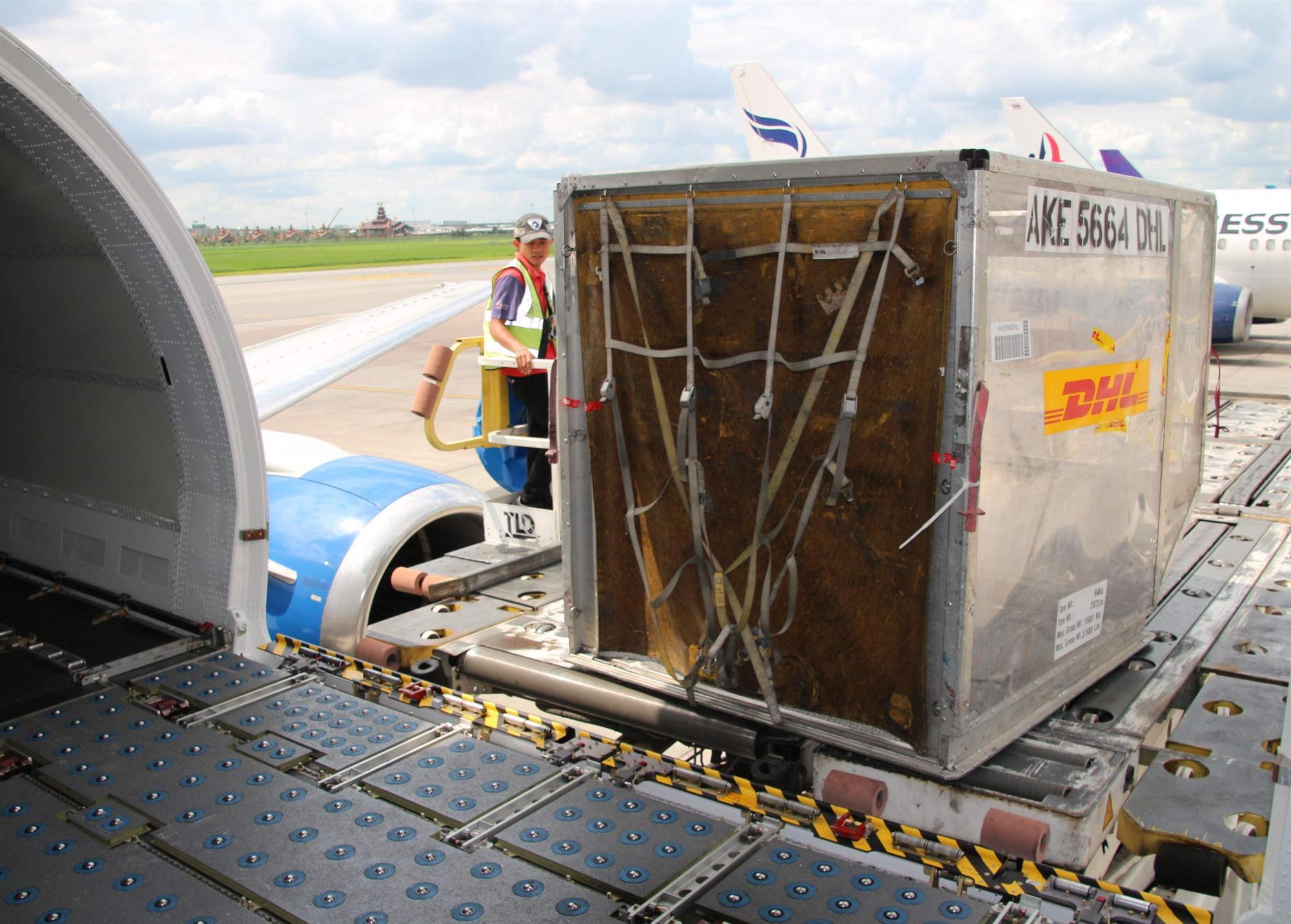 Self Photos / Files - DHL Bangkok