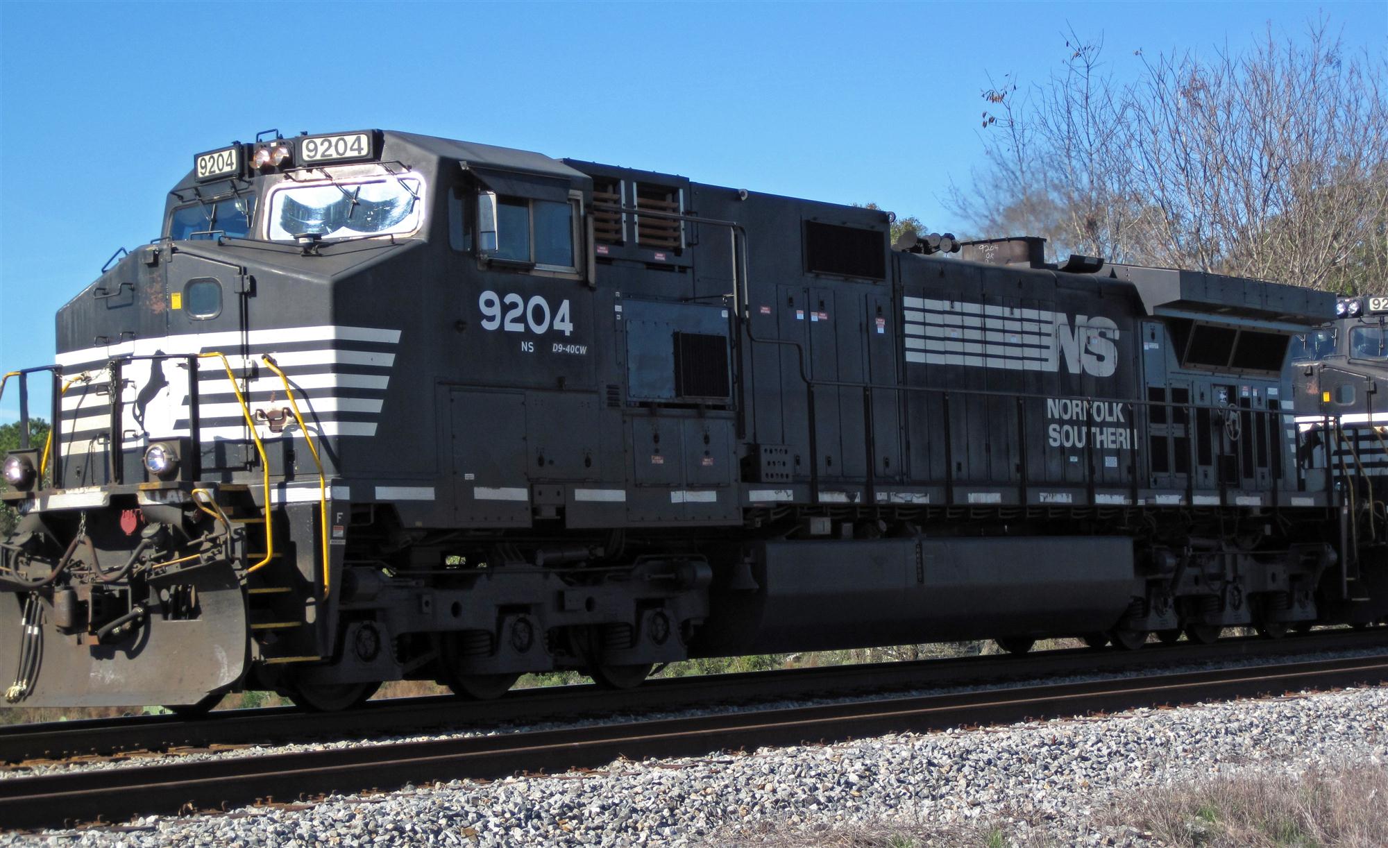Self Photos / Files - Norfolk_Southern_Railway_-_9204_diesel_locomotive_(CW40-9)_(north_of_Inaha,_Georgia,_USA)_1_(22813045600)