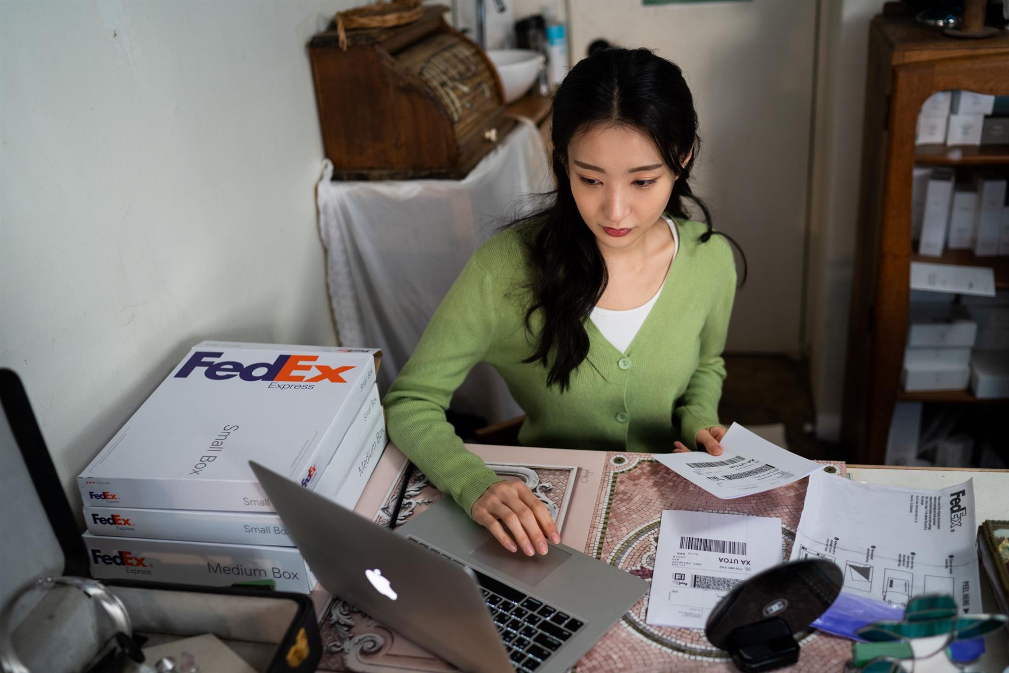 Self Photos / Files - FedEx Express Strengthens its Cross-Border E-commerce Capabilities