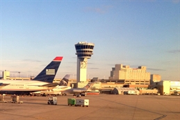 Control_tower_at_Philadelphia_International_Airport_PHL_-_panoramio