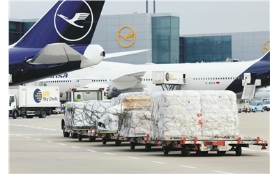 frachttransport---neue-lufthansalackierung