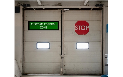 customs zone iStock-1139921052